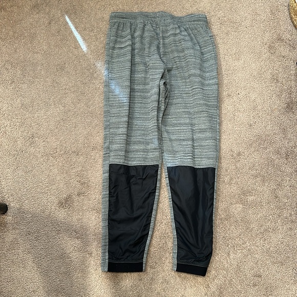 Men’s Nike Dri-Fit fleeced lined sweatpants - Picture 2 of 3
